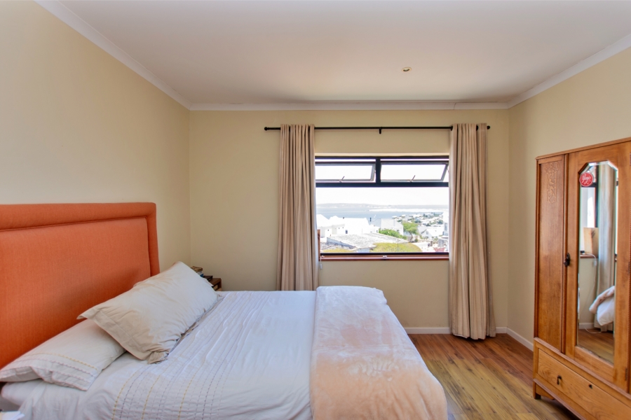 7 Bedroom Property for Sale in Myburgh Park Western Cape